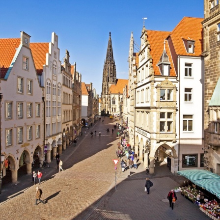 Stadthausturm mit Prinzipalmarkt und Lambertikirche in Münster