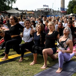 Dehnen mit OM und Ahh - Yoga im Westen