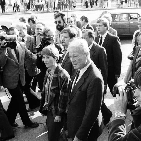 SPD-Parteivorsitzender Willy Brandt mit Ehefrau Brigitte Seebacher-Brandt anlässlich eines Treffens mit Erich Honecker in Ost-Berlin (Bild: imago images)