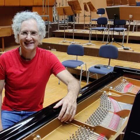 Matthias Kirschnereit am Klavier im Hans-Rosbaud-Studio Baden-Baden