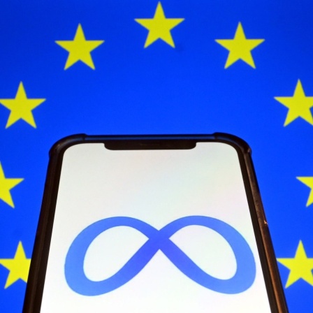 Die EU hat eine Rekordstrafe gegen den Facebook-Mutterkonzern Meta wegen der Weiterleitung von Nutzerdaten in die USA verhängt.