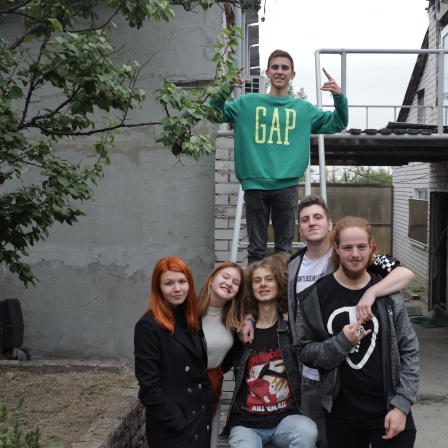 Das Beitragsbild des Dok5 Feature "Awdijiwka Nightmare - Rockband im Krieg" zeigt die ukrainische Rockband Metamorphose.
