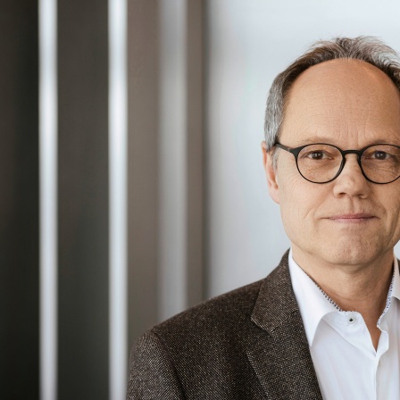 Prof. Dr. Kai Gniffke, Intendant des Südwestrundfunks (SWR).
© SWR/Sven Cichowicz, honorarfrei - Verwendung gemäß der AGB im Rahmen einer engen, unternehmensbezogenen Berichterstattung im SWR-Zusammenhang bei Nennung "Bild: SWR/Sven Cichowicz" (S2+), SWR Presse/Bildkommunikation, Baden-Baden, Tel: 07221/929-22202, foto@swr.de