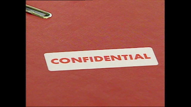 Eine Mappe mit der Kennzeichnung Confidental