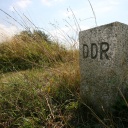 Ein Grenzstein erinnert an die ehemalige innerdeutsche Grenze