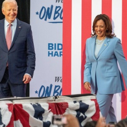 US-Präsident Joe Biden mit seiner Vizepräsidentin Kamala Harris bei einer Wahlkampfveranstaltung Ende Mai 2024.