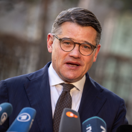 Boris Rhein (CDU): "Durchführung von Asylverfahren in Dritt- oder Transitstaaten ist Dreh- und Angelpunkt"