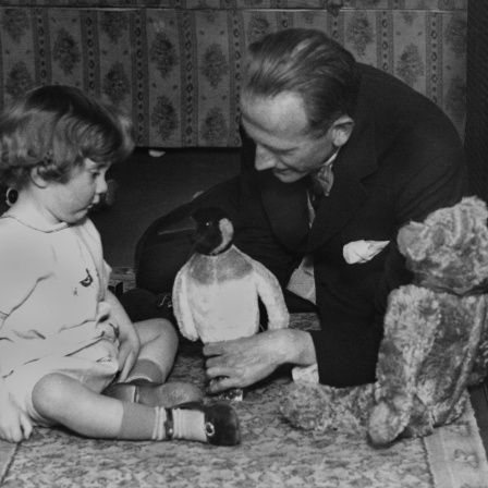 Schriftsteller und Kinderbuchautor A.A. Milne und sein Sohn Christopher Robin