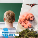 Collage aus jungen Menschen, der vor einer leeren Tafel in einem leeren Klassenzimmer sitzt und einem Löschflugzeug, das Wasser über einen Waldbrand abwirft.