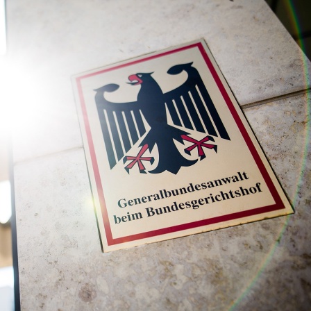 "Generalbundesanwalt beim Bundesgerichtshof" steht auf einem Schild am Eingang zum Gebäude der Bundesanwaltschaft.