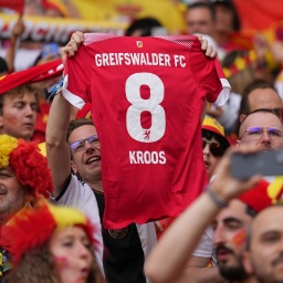 Fan von Toni Kroos hat ein Trikot vom Greifswalder SC 