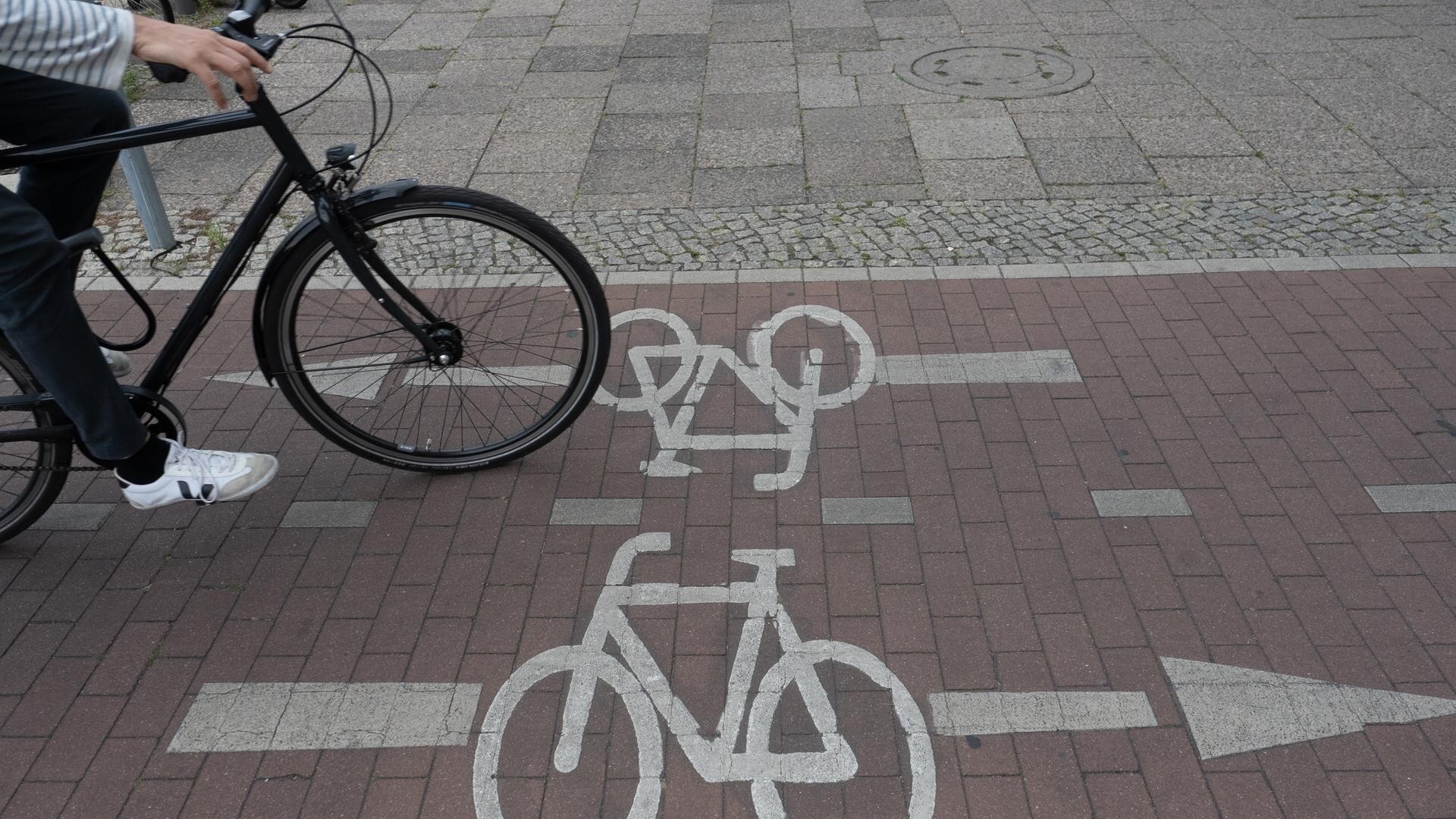 alles wissen Sicherheit auf Radwegen was bringen die neuen Regeln? ARD Mediathek
