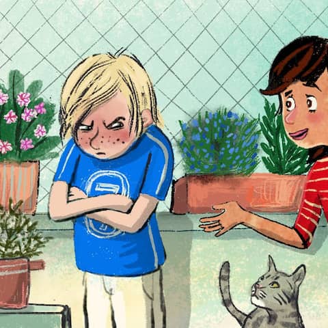 Ein Mädchen redet auf einen Jungen ein, der beide Arme verschränkt hat (Quelle: rbb/OHRENBÄR/Maja Bohn)