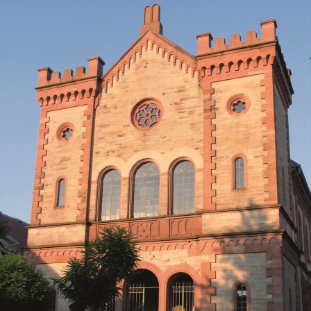 "Nichts anderes als ein Haus Gottes" lautet die Inschrift der Synagoge im badischen Kippenheim. Von 1852 bis 1938 war das auch so. Die Innenrenovierung 2003 lässt die Spuren der Geschichte sichtbar.