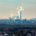 Blick aus 30 Kilometer Entfernung auf das RWE Kraftwerk Neurath am 14.02.2021