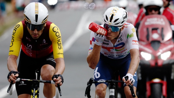 Sportschau Tour De France - 1. Etappe - Sturz Bei Engem Sprint Um Die Bergwertung