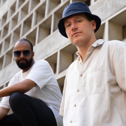 Golow und Leo sind das Produzenten- und DJ-Duo Cupidon aus Wuppertal. Ihre Spezialität: Club-Flips zwischen R’n’B, Afrobeats, Future Bass und Elektronischer Musik.   