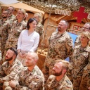 Annalena Baerbock (Bündnis 90/Die Grünen), Außenministerin, unterhält sich in Gao in Mali im Feldlager Camp Castor mit Soldaten aus dem Sanitätsdienst