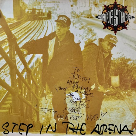 Cover von "Step In The Arena" von Gang Starr, signiert für Judith Schnaubelt | Bild: Chrysalis Records/Judith Schnaubelt