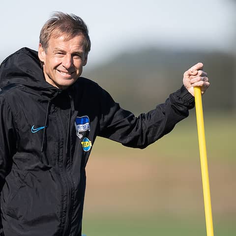 Hertha-Coach Jürgen Klinsmann im Trainingslager. / Jan-Philipp Burmann / City-Press GmbH