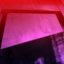 Illustration: WDR Hörspiel-Podcast "Dunkle Seelen": Eine Guillotine, das Foto ist dunkel lila-rot hinterlegt.