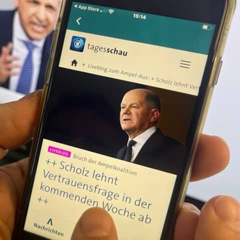 Handy und Onlineseite der Tagesschau