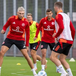 Spieler von Fortuna Düsseldorf beim öffentlichen Training